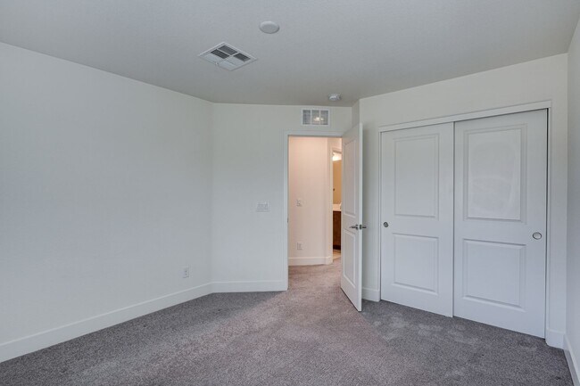Building Photo - Absolutely Amazing Home in the Southwest! Check it out today!