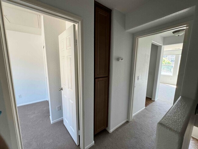 Building Photo - 16916 Hutchins Landing