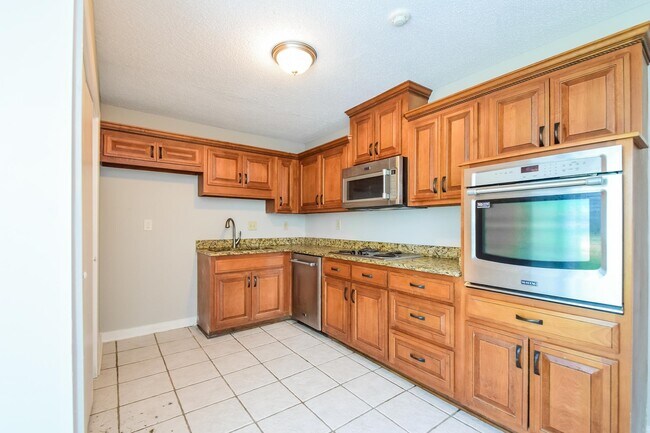 Building Photo - 5825 Lynnfield Cove