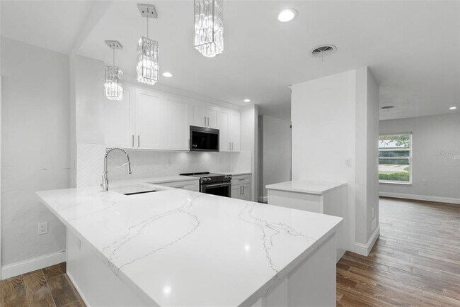 Building Photo - 731 Alda Way NE