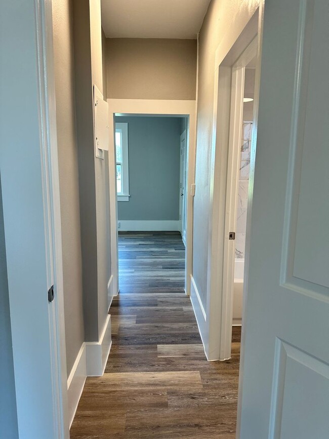 Building Photo - Newly Renovated 1 Bed 1 Bath Leesburg