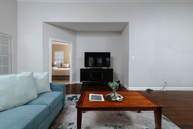 Building Photo - 3014 Falls Dr