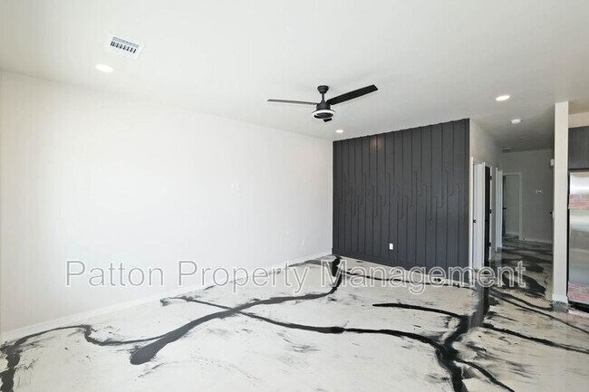 Building Photo - 8889 Redbud Rd