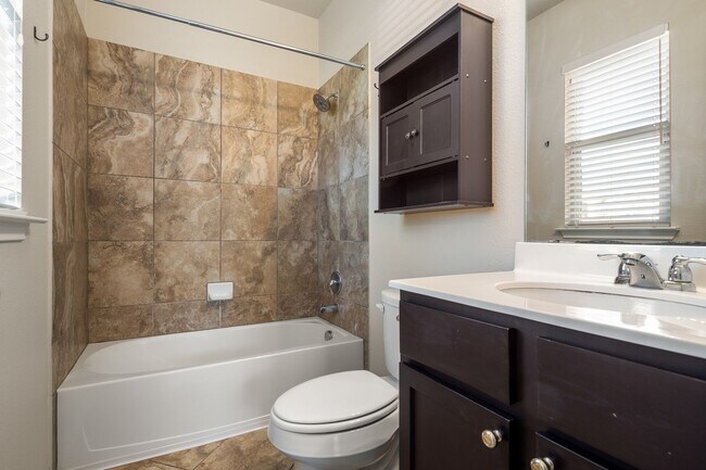 Building Photo - NOW 3 BEDROOM HOME LOCATED IN SAN MARCOS, TX!