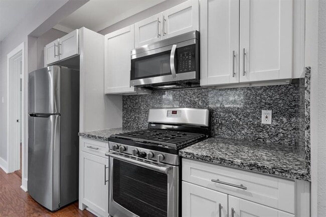 Building Photo - 2609 S 5th St