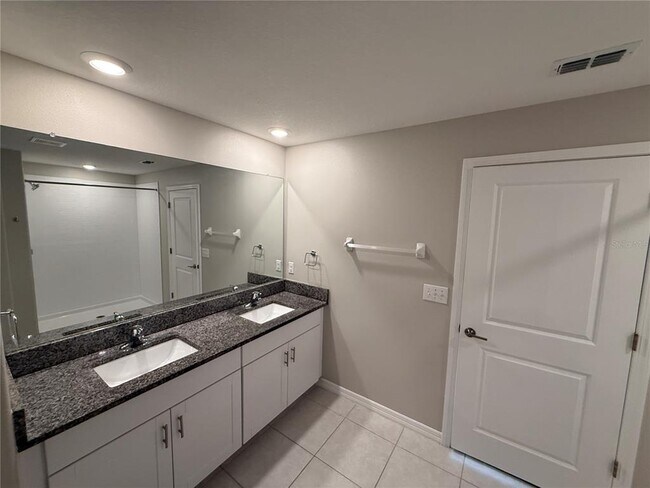Building Photo - 15427 Miller Creek Dr