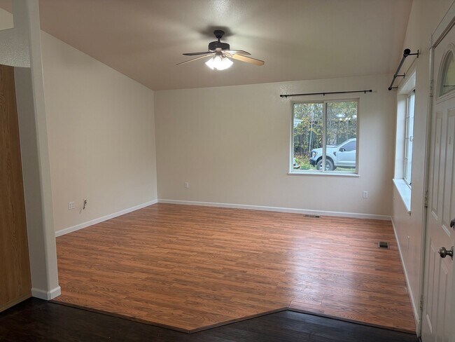 Building Photo - 1651 N Lacy Loop