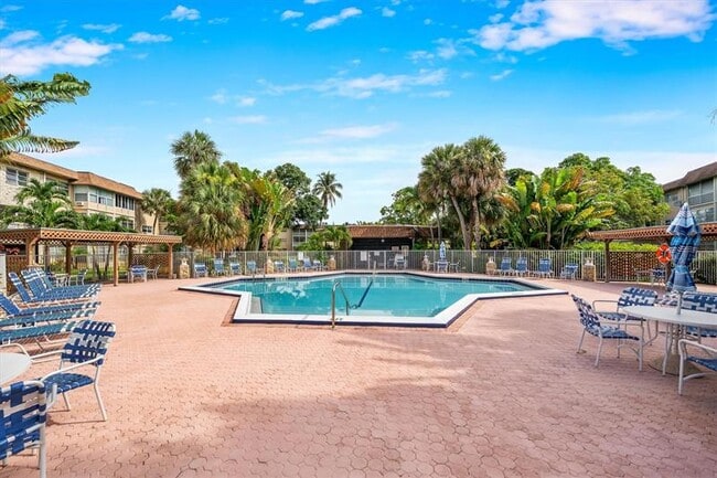 Building Photo - 5031 W Oakland Park Blvd
