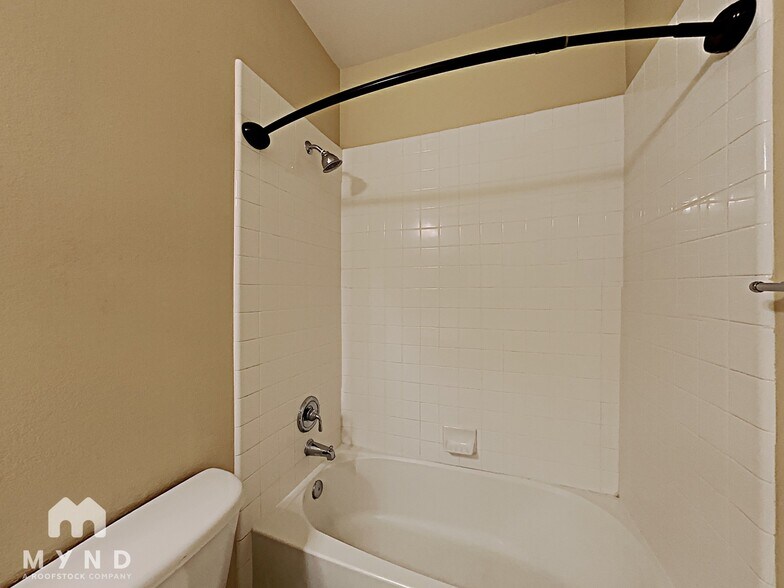 Building Photo - 6890 Apus Dr
