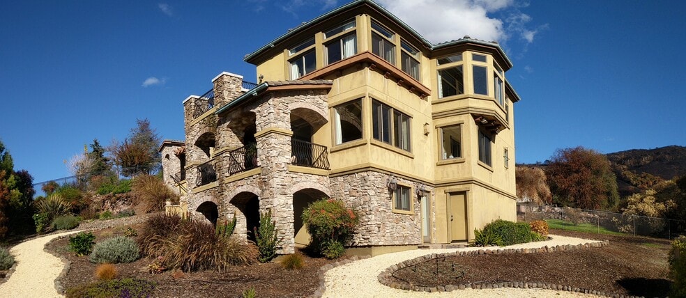 Building Photo - 21 Pinnacle Peak St