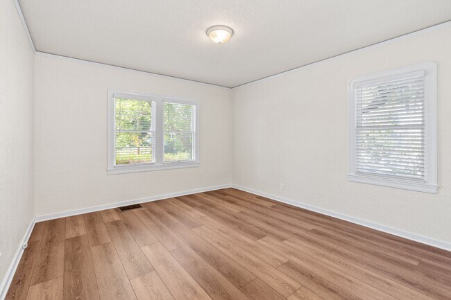 Building Photo - Downtown Napa 3 bed 2 bath single level home