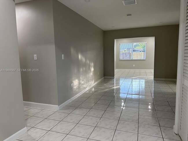 Building Photo - 7700 SW 132nd Pl