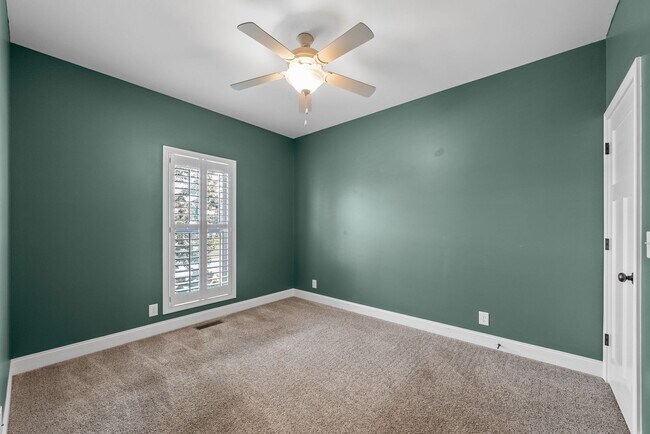 Building Photo - Elegant 4-Bedroom Home with Vaulted Ceilin...