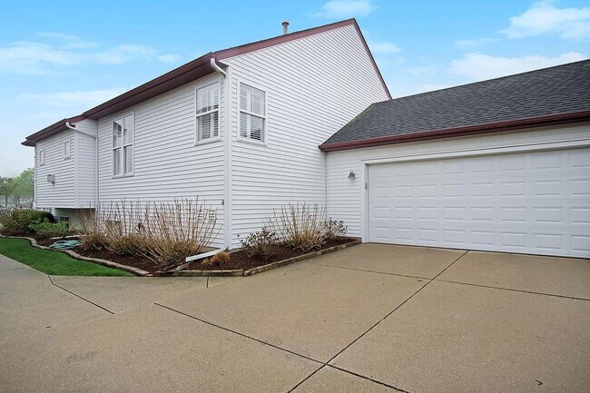 Building Photo - 611 Brookstone St