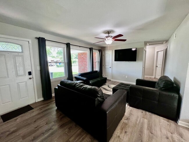 Building Photo - Charming 4 Bedroom home in Norfolk