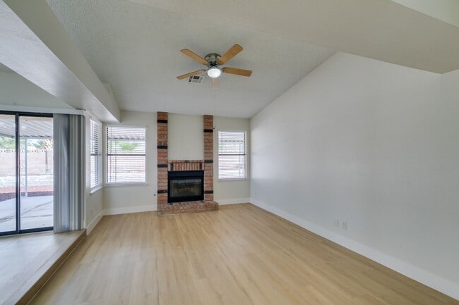 Building Photo - Charming Green Valley Single-Story Home wi...