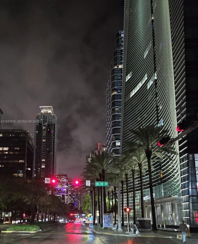 Building Photo - 801 Brickell Bay Dr