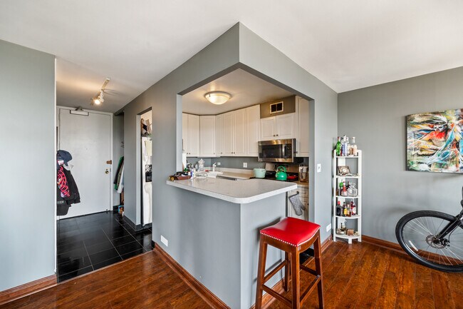 Building Photo - 345 W Fullerton Pkwy
