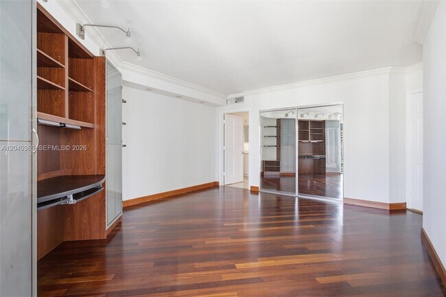 Building Photo - 16500 Collins Ave