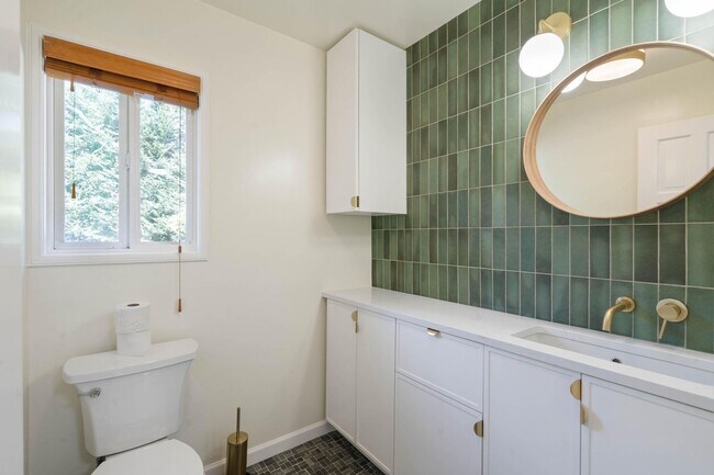 Building Photo - 13745 Cameo Ct