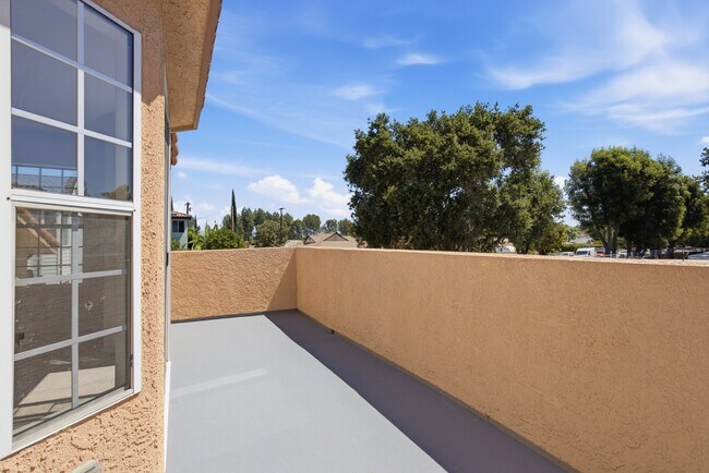 Building Photo - 19250 Oxnard St