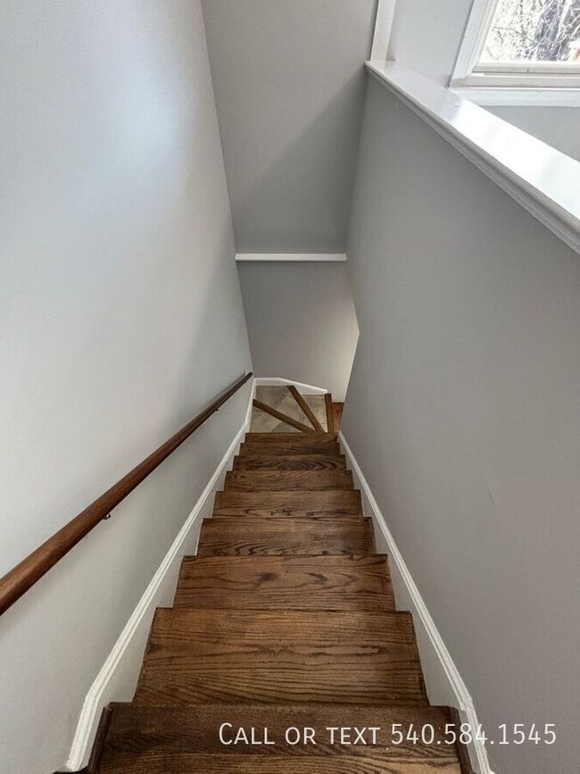 Building Photo - 449 Missimer Ln