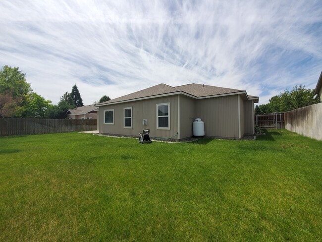 Building Photo - 1506 Desert Springs Ave