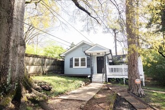 Building Photo - Beautifully Renovated 2/1 in Desirable Grant Park!