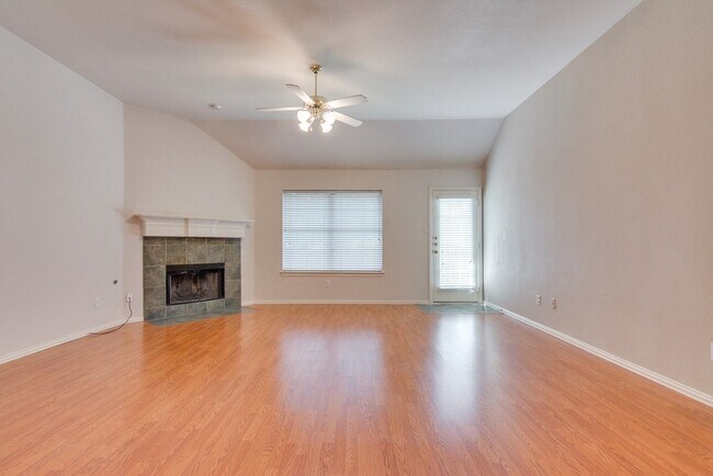 Building Photo - 1133 Hillwood Dr
