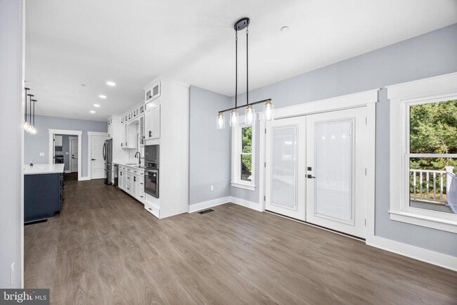 Building Photo - 5692 King Stuart Dr