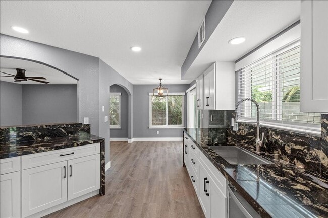 Building Photo - 3201 Ventana Hills Dr