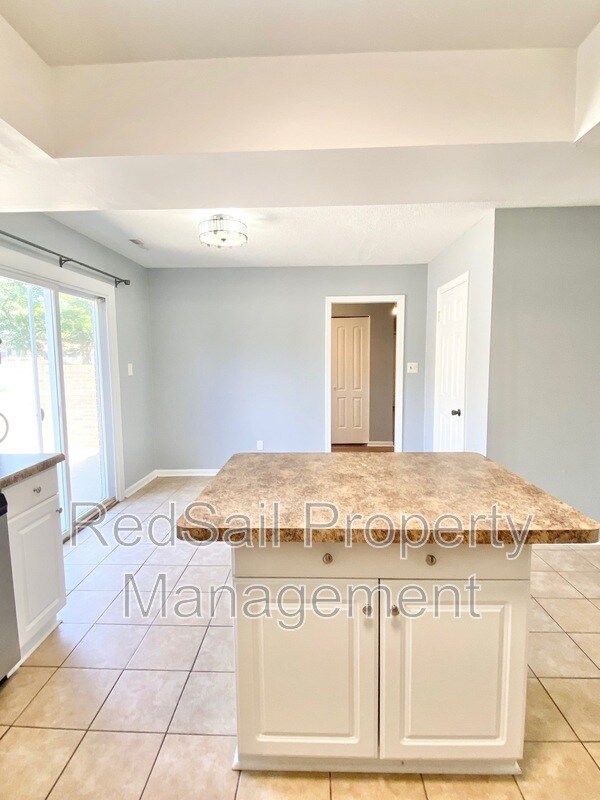 Building Photo - 1028 Anderson Way