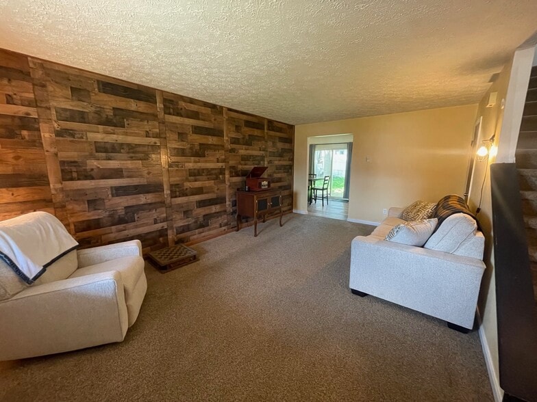 Building Photo - 2902 Forest Ln