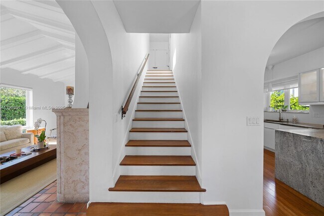 Building Photo - 1281 S Venetian Way