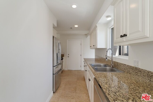 Building Photo - 4128 W 122nd St