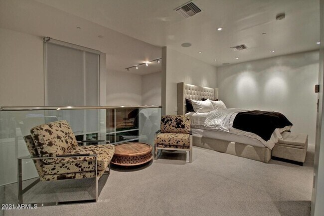 Building Photo - 4747 N Scottsdale Rd