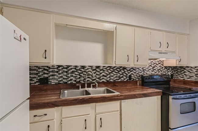 Building Photo - 2712 Parker Ln