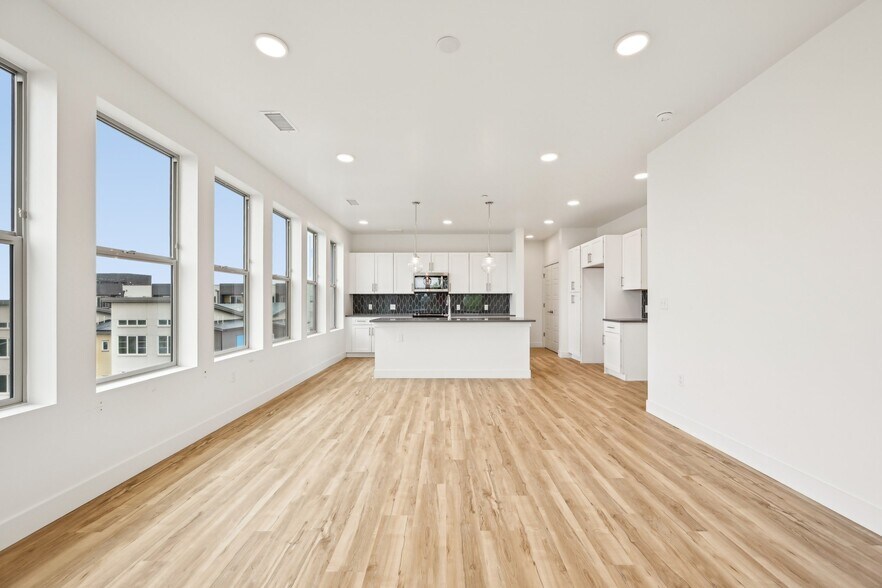 Building Photo - 2899 W 52nd Ave