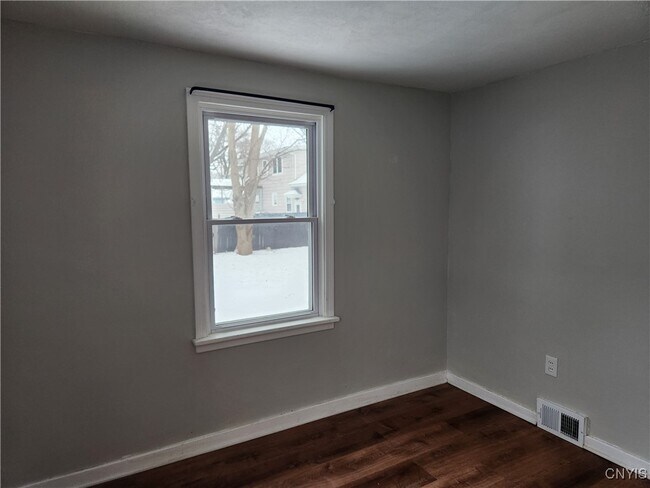 Building Photo - 437 Church St