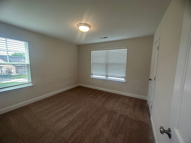 Building Photo - Spacious 4BR 3BA home in Northern Greensboro