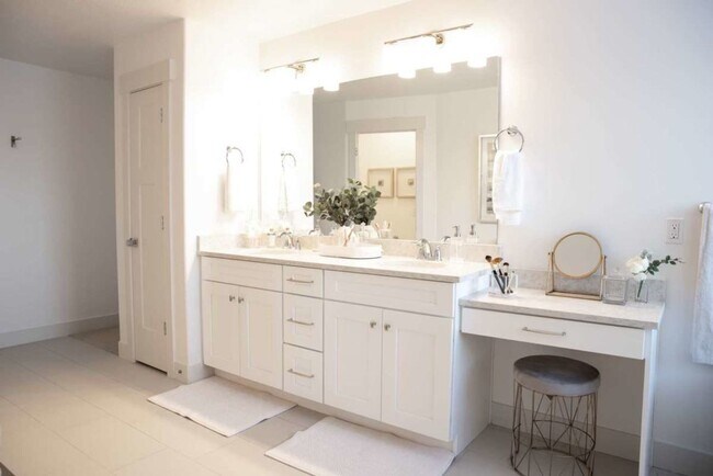 Building Photo - Charming 4-bedroom, 2.5-bathroom home