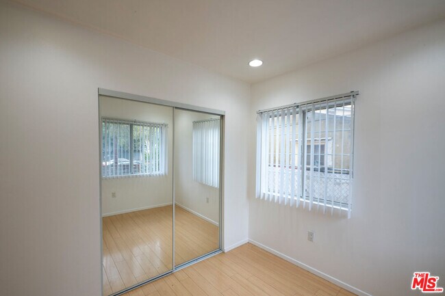 Building Photo - 339 Newland St