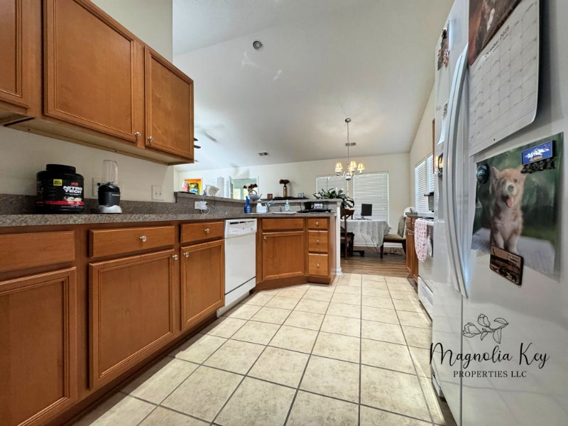 Building Photo - 765 Riverward Dr