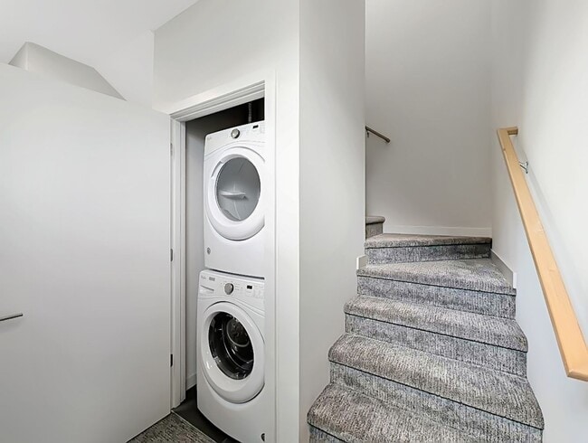 Building Photo - Stunning Two-Bedroom Townhome with Rooftop...