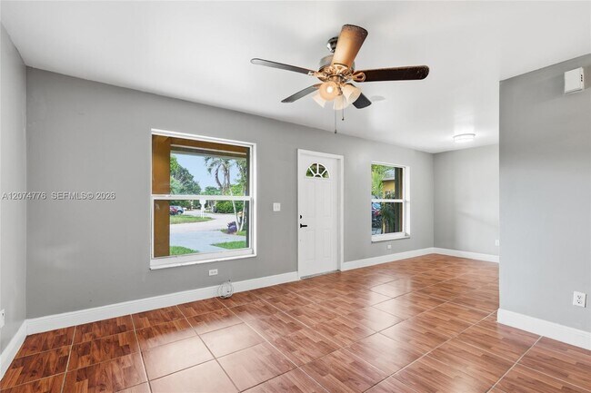Building Photo - 879 SW 10th St