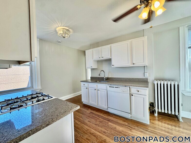 Building Photo - 224 Hanover St