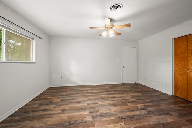 Building Photo - 205 Taft Ave