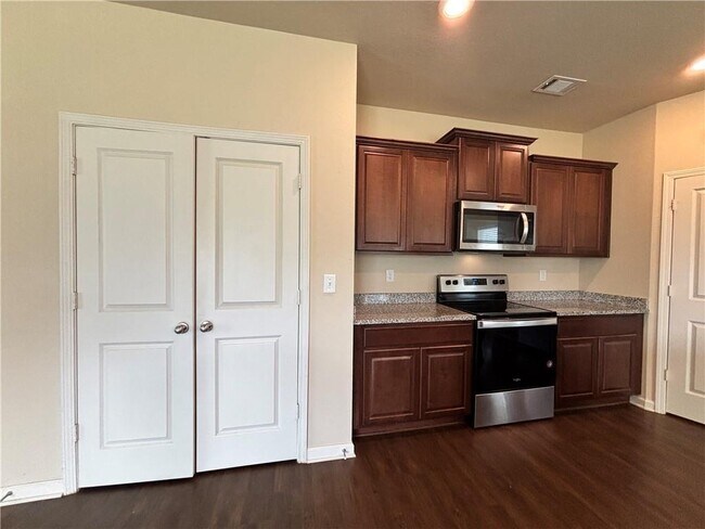 Building Photo - 160 Innis Brk Cir SW