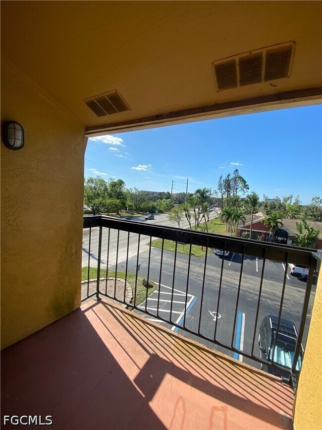 Building Photo - 2855 Winkler Ave