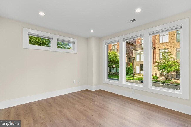 Building Photo - 158 Winsome Cir